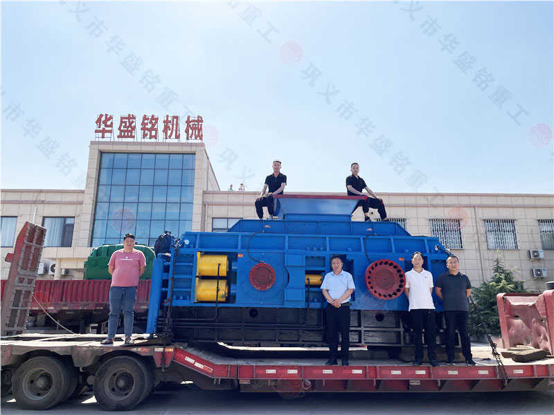 砂廠老板想要高產(chǎn) 還想簡單易維護(hù) 就用對輥制砂機(jī)